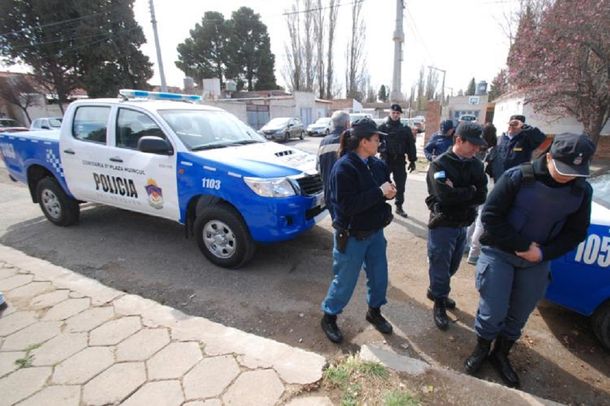 Misterio en Neuquén: Asesinaron a un hombre de un tiro en la espalda mientras manejaba