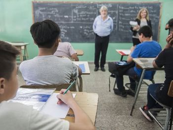 Un colegio de La Plata se quedó sin vacantes y sorteará los lugares con el Telekino