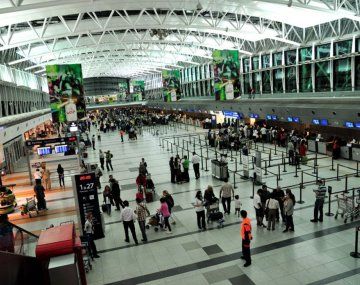 EEUU deportó a 16 argentinos: llegarán a Ezeiza en un avión alquilado por Washington