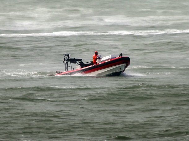 Mar del Plata: dos deportistas quedaron atrapados en el mar durante el fuerte temporal