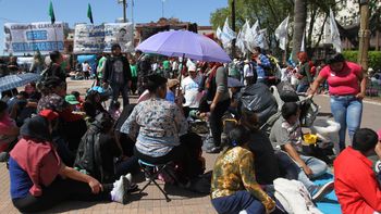 instalaron 400 carpas en plaza de mayo contra el tarifazo y el ajuste instalaron 400 carpas en plaza de mayo contra el tarifazo y el ajuste