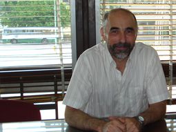 el decano de exactas resiste un piquete estudiantil el decano de exactas resiste un piquete estudiantil