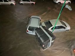 Feroz temporal en el AMBA: destrozos, inundaciones y un fallecido