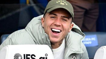 enzo fernandez, presente en el stamford bridge pese a la sancion del chelsea enzo fernandez, presente en el stamford bridge pese a la sancion del chelsea