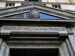 El Ministerio de Economía y Finanzas precisó que el déficit fiscal continúa en el 4%. El Ministerio de Economía y Finanzas precisó que el déficit fiscal continúa en el 4%.