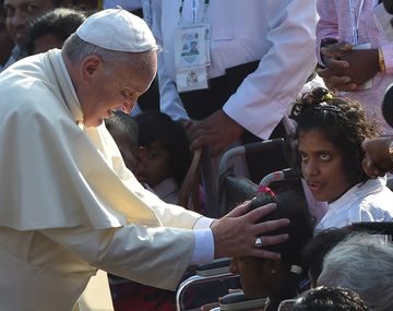 Francisco se solidarizó y llamó a una argentina que está internada en Portugal