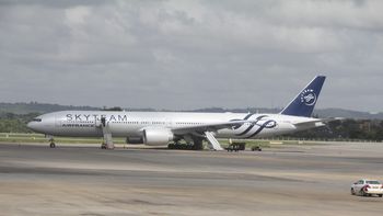 un avion tuvo que aterrizar de emergencia por la presencia de una bomba un avion tuvo que aterrizar de emergencia por la presencia de una bomba