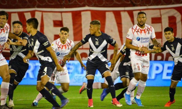 La foto de un jugador de Independiente con la camiseta de San Lorenzo que indignó a los hinchas