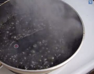 Puso un iPhone 6 en Coca Cola hirviendo