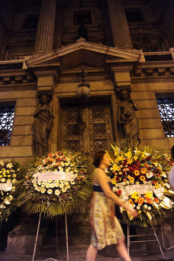 Se reanudó el velatorio de Leonardo Favio en el Congreso