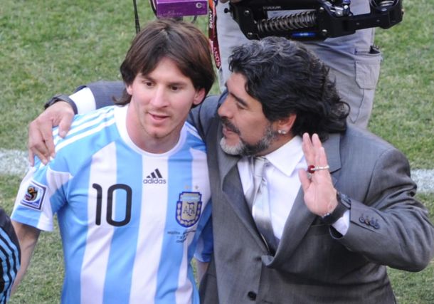 Los ídolos, juntos: Messi y Maradona compartirán cancha en un partido a beneficio