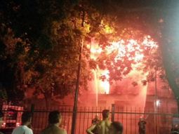 feroz incendio en dos conventillos de la boca feroz incendio en dos conventillos de la boca