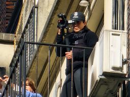 La Policía de la Ciudad filma a manifestantes que brindan su apoyo a Cristina en Recoleta