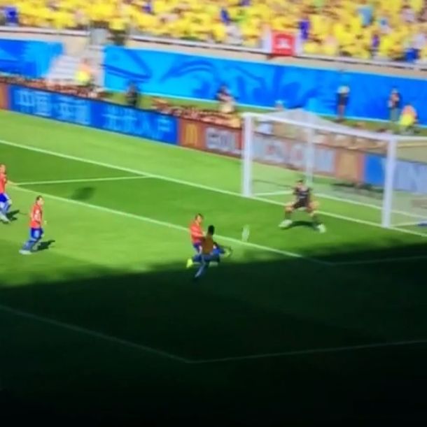 Mirá la atajada del arquero chileno que salvó a su equipo