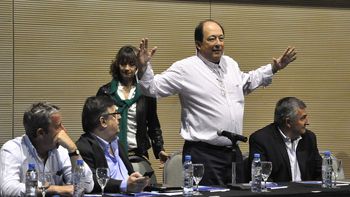 cruces en la ucr por el plan oficial para pagar en el pais a los bonistas reestructurados cruces en la ucr por el plan oficial para pagar en el pais a los bonistas reestructurados