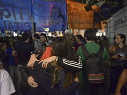 scioli y zannini saludaron a la militancia kirchnerista en plaza de mayo scioli y zannini saludaron a la militancia kirchnerista en plaza de mayo