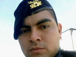 Un gendarme baleó a su pareja, se atrincheró y se quitó la vida