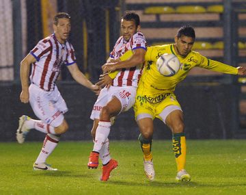 Defensa y Unión empataron bajo un diluvio en Varela