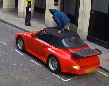 VIDEO: Intentó robar un Porsche haciéndole un agujero en el techo