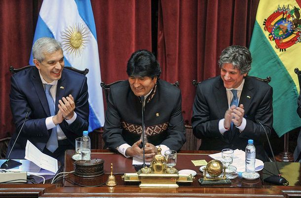 Evo visitó el Congreso y agradeció el apoyo a Bolivia por la salida al mar