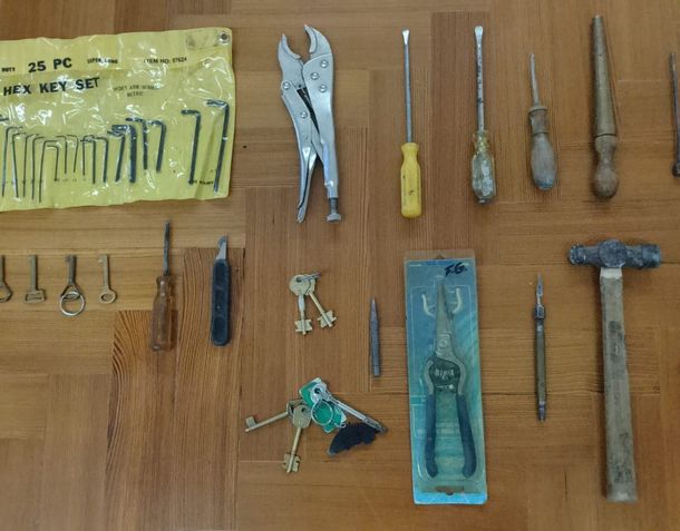 El detenido llevaba varias herramientas, que fueron secuestradas y serán peritadas El detenido llevaba varias herramientas, que fueron secuestradas y serán peritadas