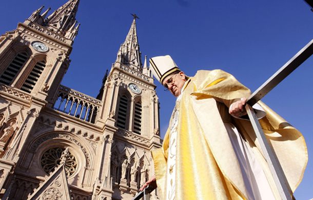 Acusan a Bergoglio de mentir en su declaración
