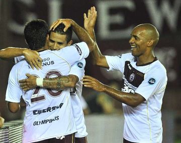 Lanús se paseó ante Colón con una goleada espectacular