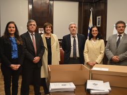 La ministra de Economía, Azucena Arbeleche, presentó el proyecto de Rendición de Cuentas en el Parlamento. La ministra de Economía, Azucena Arbeleche, presentó el proyecto de Rendición de Cuentas en el Parlamento.