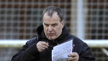 bielsa llego a un principio de acuerdo y sera el dt del olympique de marsella bielsa llego a un principio de acuerdo y sera el dt del olympique de marsella