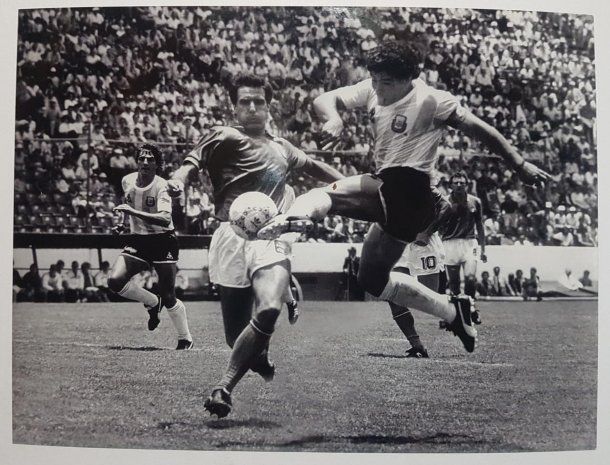 Así marcó Diego Maradona el 1-1 contra Italia. El