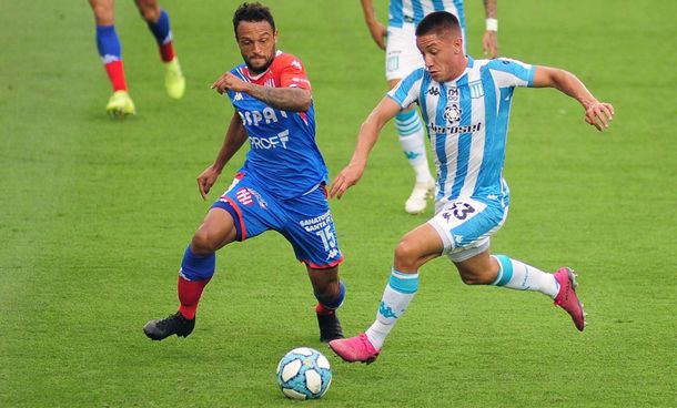 Racing venció a Unión y ganó su primer partido