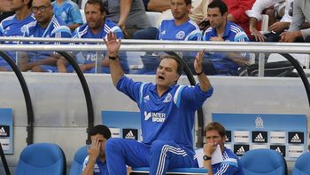 otra locura de bielsa: sorprendio a un fan con un llamado desde francia otra locura de bielsa: sorprendio a un fan con un llamado desde francia