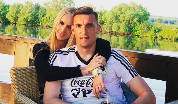 Daniela visitó a Armani en la concentración