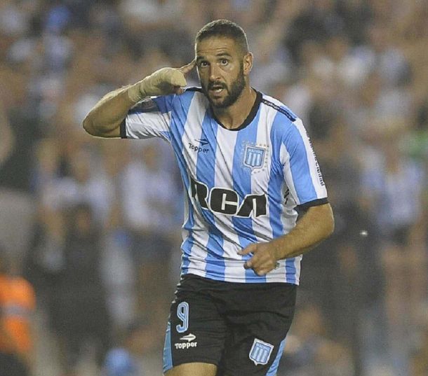 Licha López, contra el DT de Racing: No sé por qué nos metemos atrás