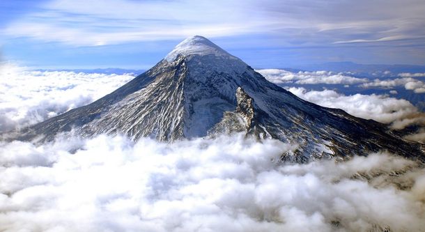 Hallaron muerto al andinista que había caído por una grieta del volcán Lanín