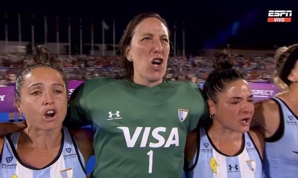 La emoción de Las Leonas en el Himno Nacional Argentino en la final del Mundial de hockey