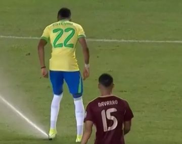 Insólito momento en Venezuela: prendieron los regadores al final