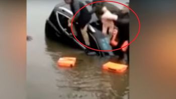 Situació extrema: tuvo que tirar a su bebé para salvarlo Situació extrema: tuvo que tirar a su bebé para salvarlo