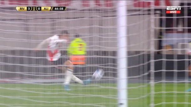 El lujo de Mammana contra Alianza Lima que enloqueció a los hinchas de River