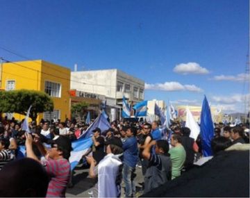 Multitudinaria marcha de los petroleros