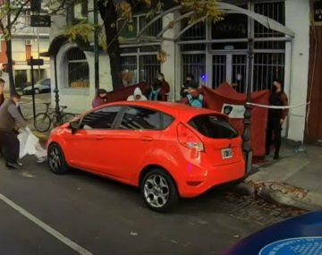 Encontraron muerta a una mujer en la vereda en Flores
