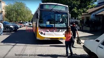 la choco un colectivo y a fierrazos no lo dejo ir hasta que llego la policia la choco un colectivo y a fierrazos no lo dejo ir hasta que llego la policia