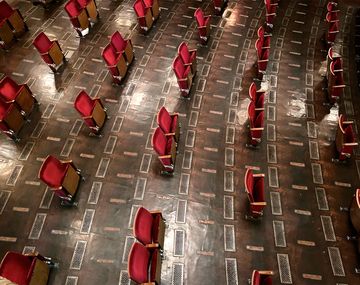 El teatro alemán Berliner Ensemble que fue reformado para que los asistentes tomen distancia
