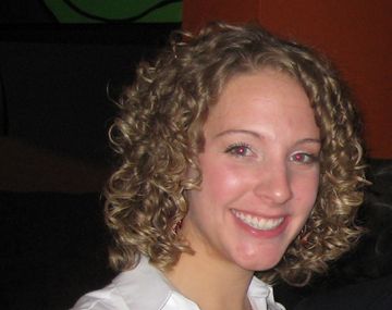 Maestra renuncia después de haber sido reconocida como una estrella porno