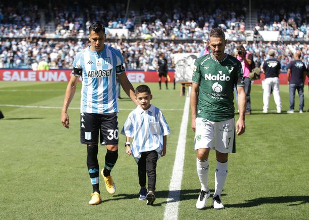 Homenaje de Racing a Cárdenas, Lisandro y los Héroes de Malvinas