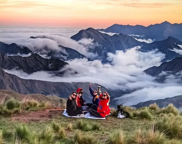 Un viaje de ensueño: la experiencia única de caminar las nubes en un pintoresco pueblo de Jujuy