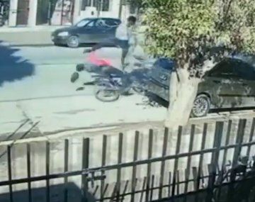 Córdoba: le robó la bicicleta a un jubilado y un joven lo detuvo de una patada
