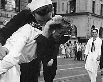 Murió el marino de la icónica foto que marcó el fin de la Segunda Guerra Mundial