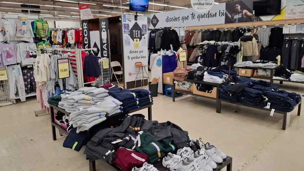 El supermercado que vende ropa de invierno a muy buenos precios