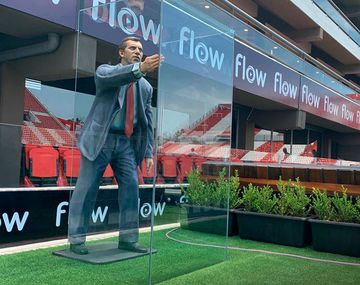 Carlos Bilardo está presente en la nueva cancga de Estudiantes